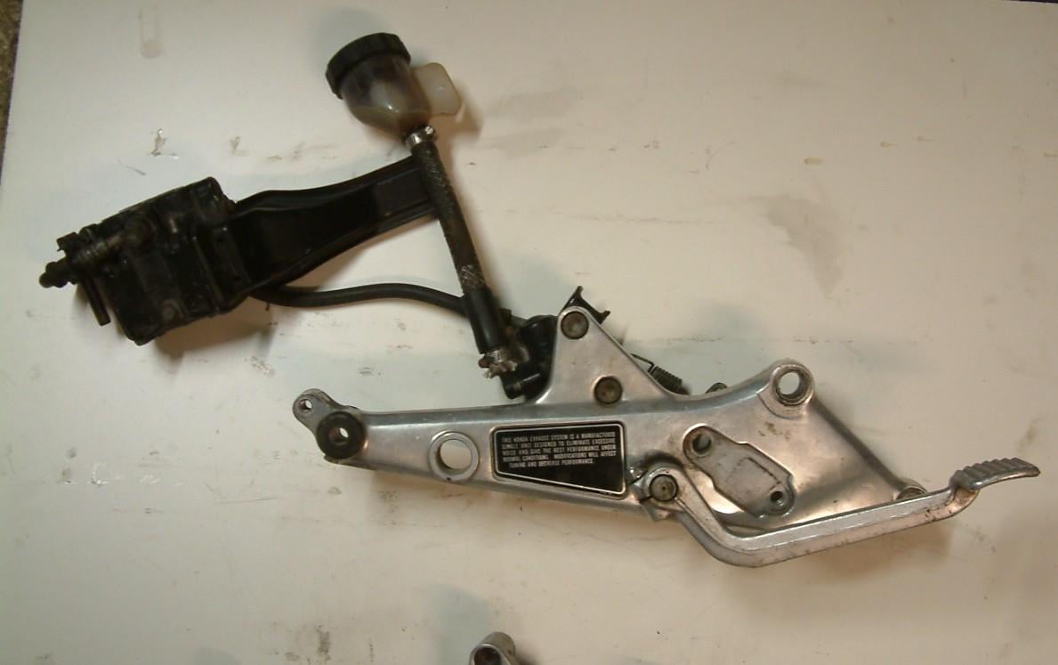 Schets platen met bediening  rempomp schakel- pook