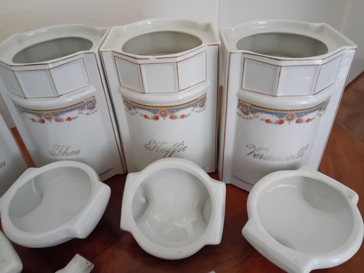 Stenen voorraadpotten