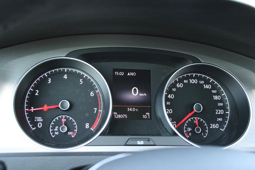 Volkswagen Golf 1.0 tsi business edition connected / navi / camera / led