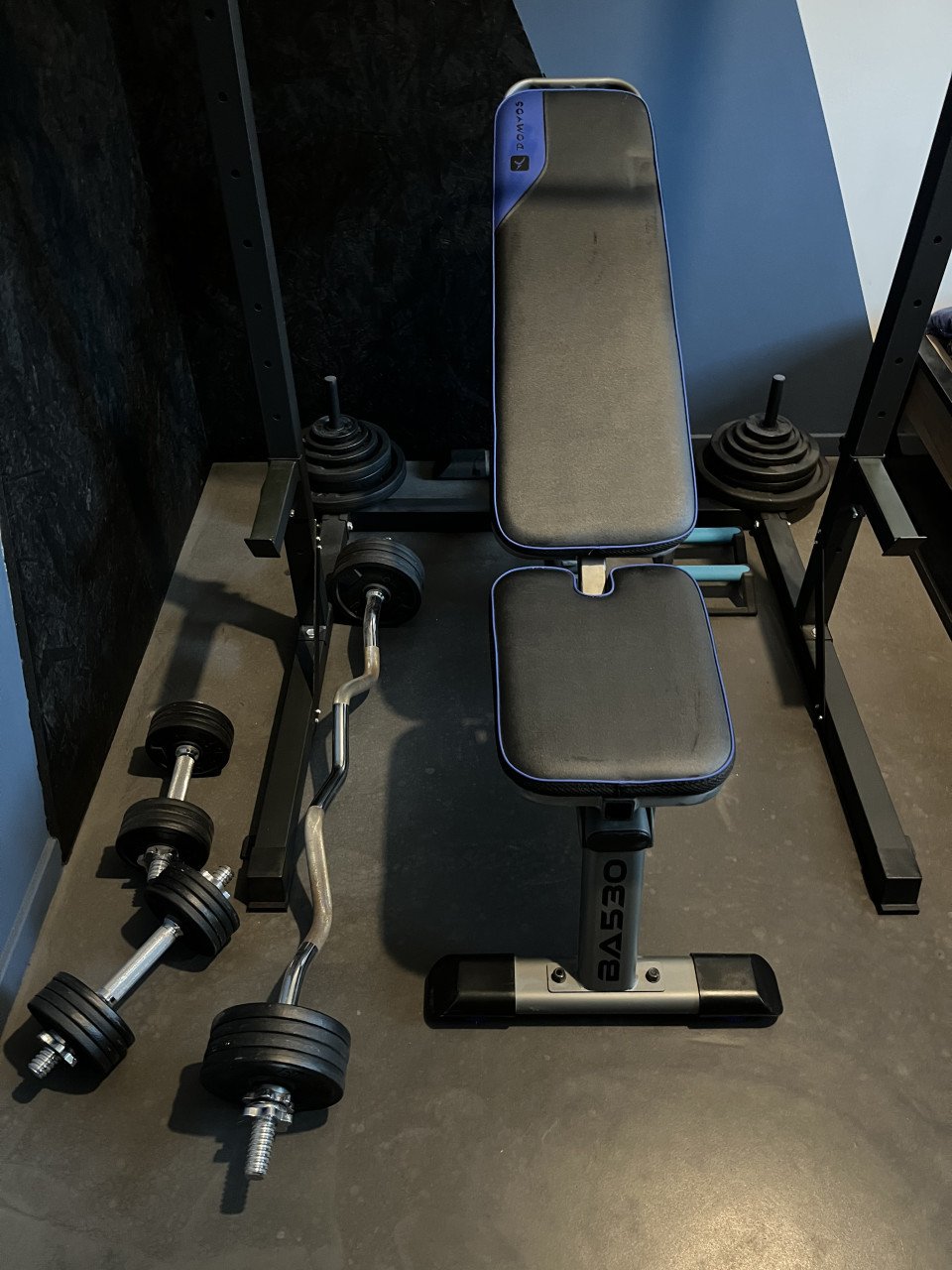 Pull up rek +fitness bank + halters en gewichten