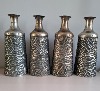 4 metalen vazen
