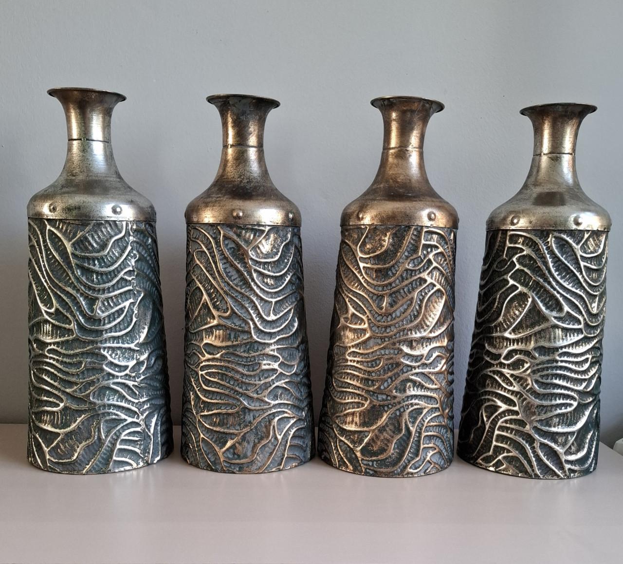 4 metalen vazen