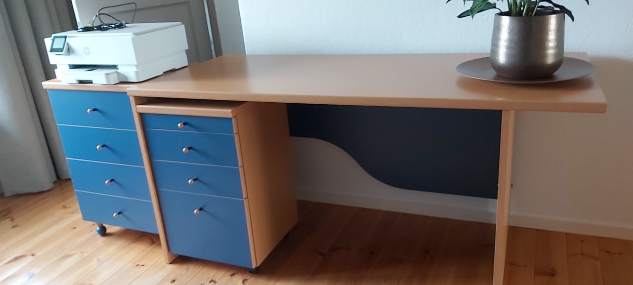 Bureau met trolley en ladeblok