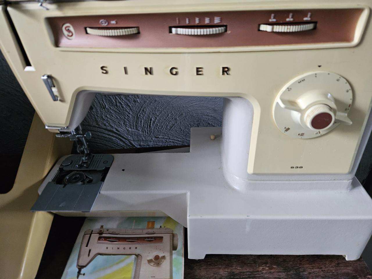 Vintage Singer 538 Naaimachine met Handleiding en koffer