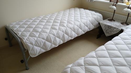 1 persoonsbed met onderschuifbed, kpl.