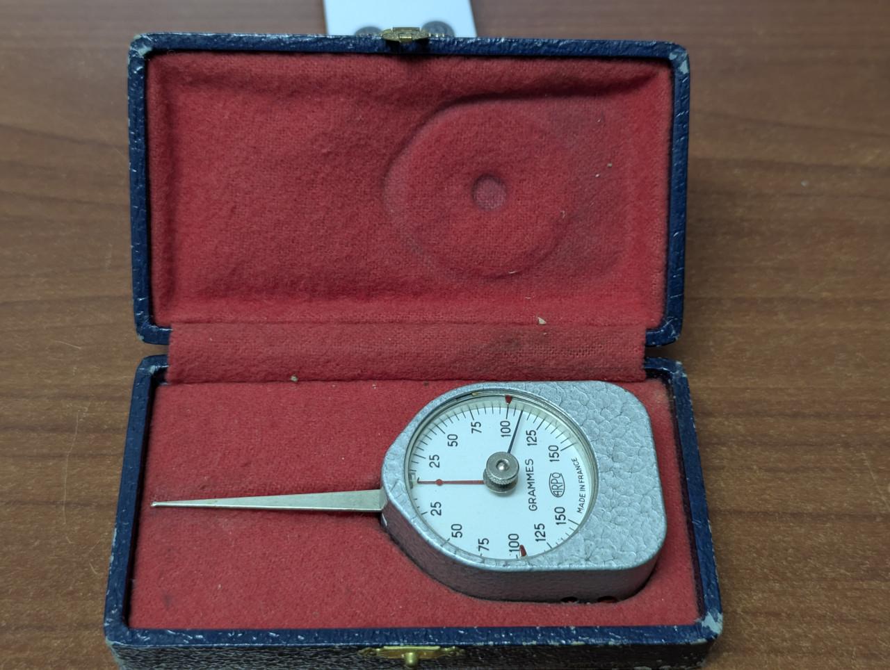 Borsteldrukmeter antiek