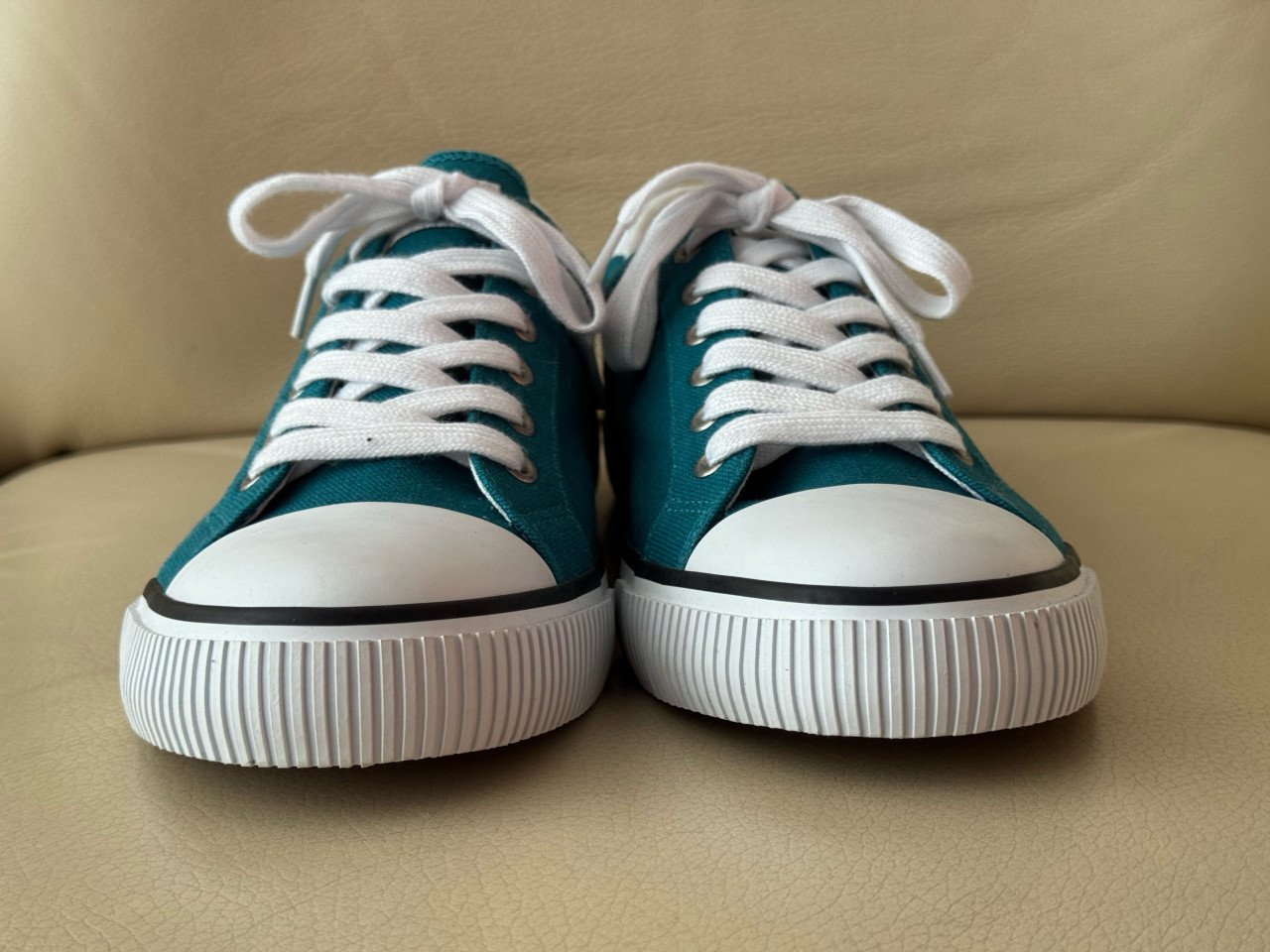 Nieuwe Mistral canvas sneakers, maat 42