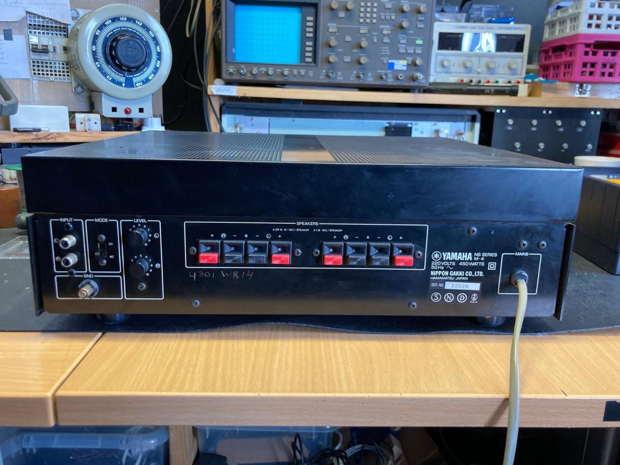 Yamaha M-4 2x 120 Watt vintage eindversterker defect