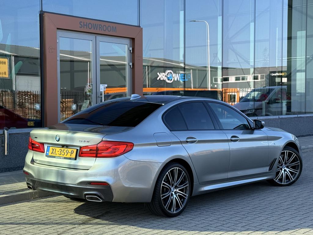 BMW 5 Serie 540i xdrive high executive m-sport | acc | leder | harman / kar