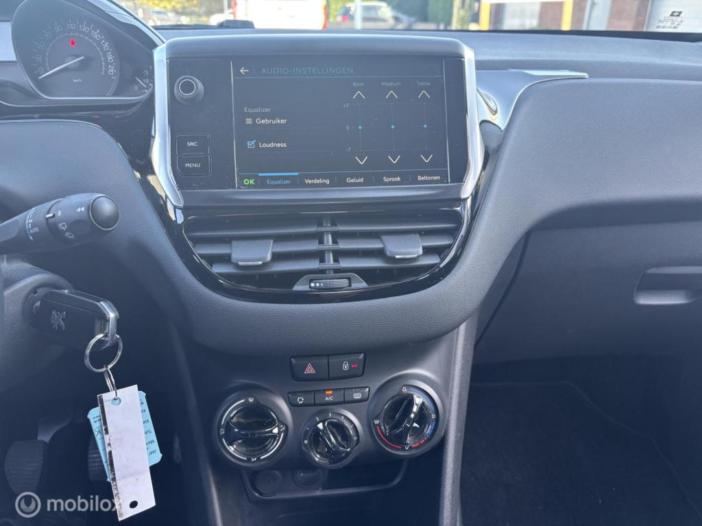 Peugeot 208 1.2 puretech signature 110pk