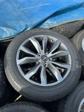LEXUS ALUMINIUM VELGEN ''18'' MET BRIDGESTONE DUELER H/L