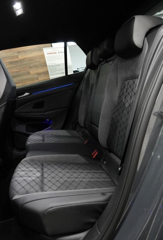 Volkswagen Golf r-line 1.5 etsi r-line | pano | iq-lights | acc | led |