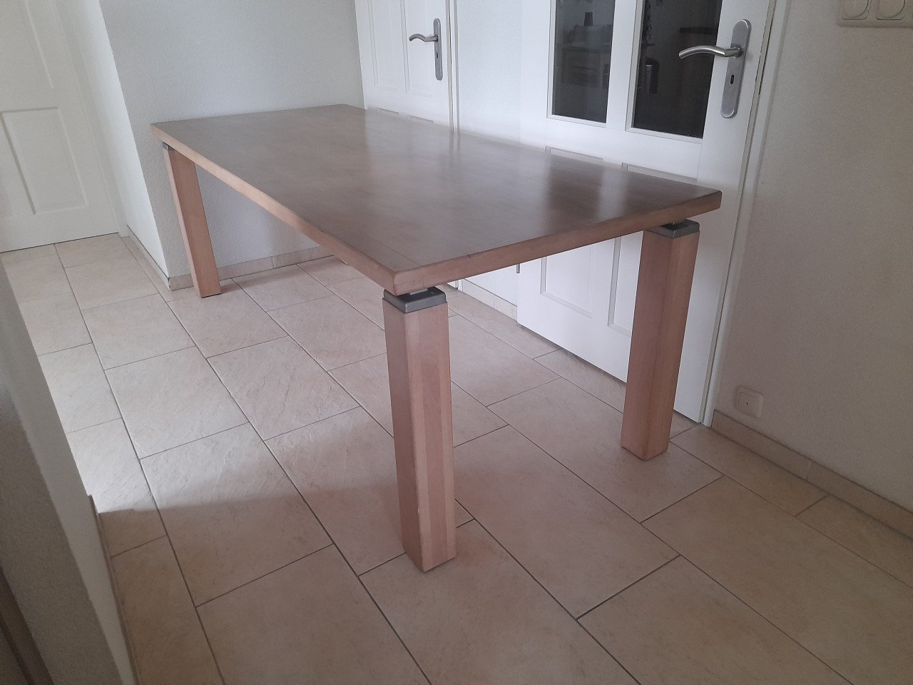 Massief houten grote Tafel 220 x 90 ( in goede staat )