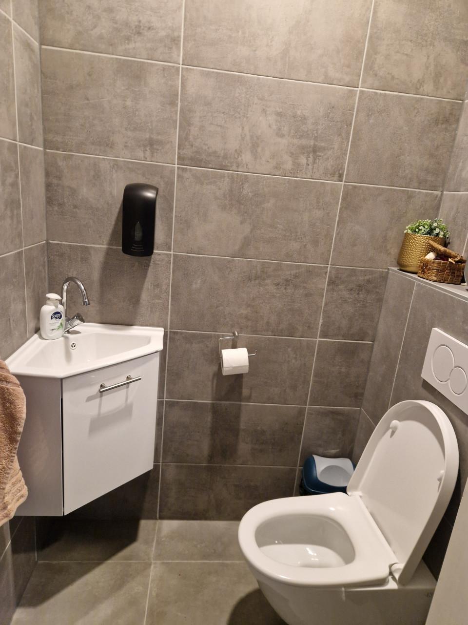 Loods met kantoorruimte