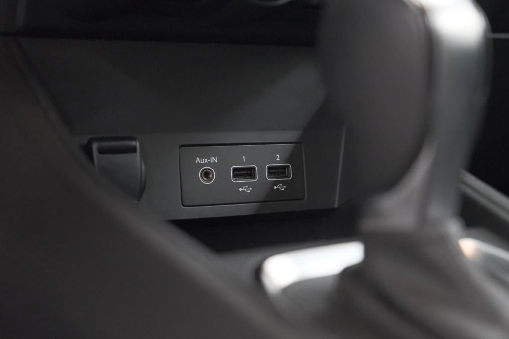 Renault Captur 1.6 e-tech hybrid 145 intens | trekhaak | camera | stoelverw