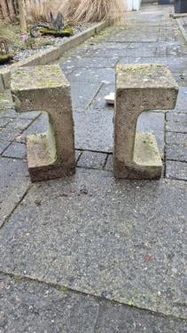 Kleine betonelementen u-vorm