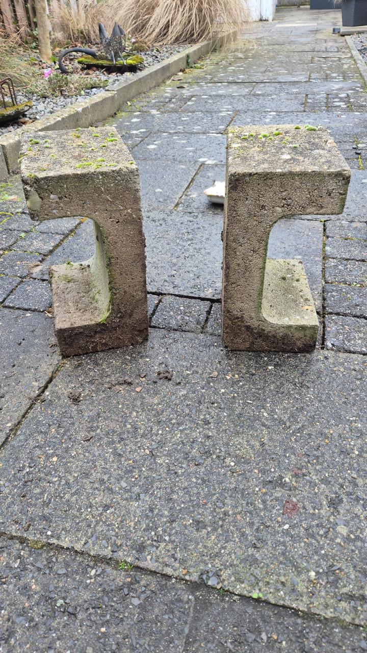 Kleine betonelementen u-vorm