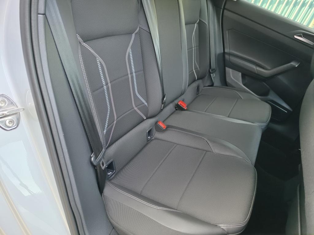 Volkswagen Polo 1.0 tsi highline business r | clima | acc | navi |apple car