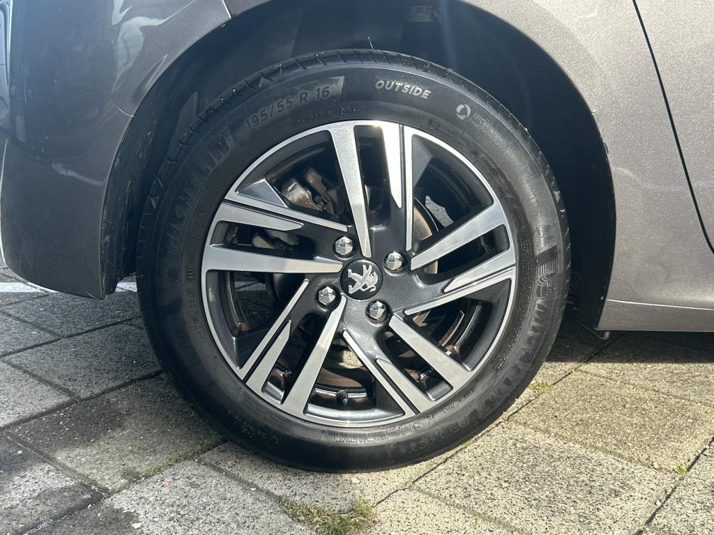 Peugeot 208 1.2 puretech 100pk eat8 allure pack 3d cockpit | apple carplay 