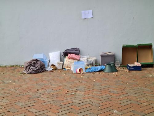 GRATIS SPULLEN, MOET NU WEG
