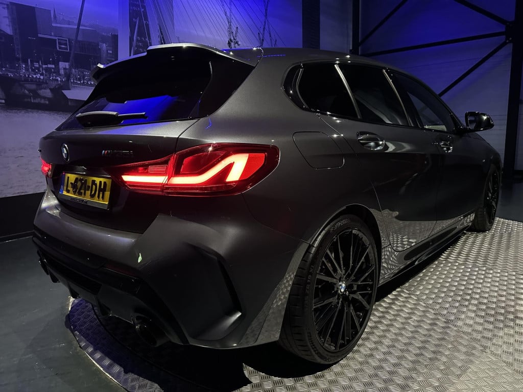 BMW 1 Serie m135i xdrive high executive *keyless*19inch*comfortpackproff*