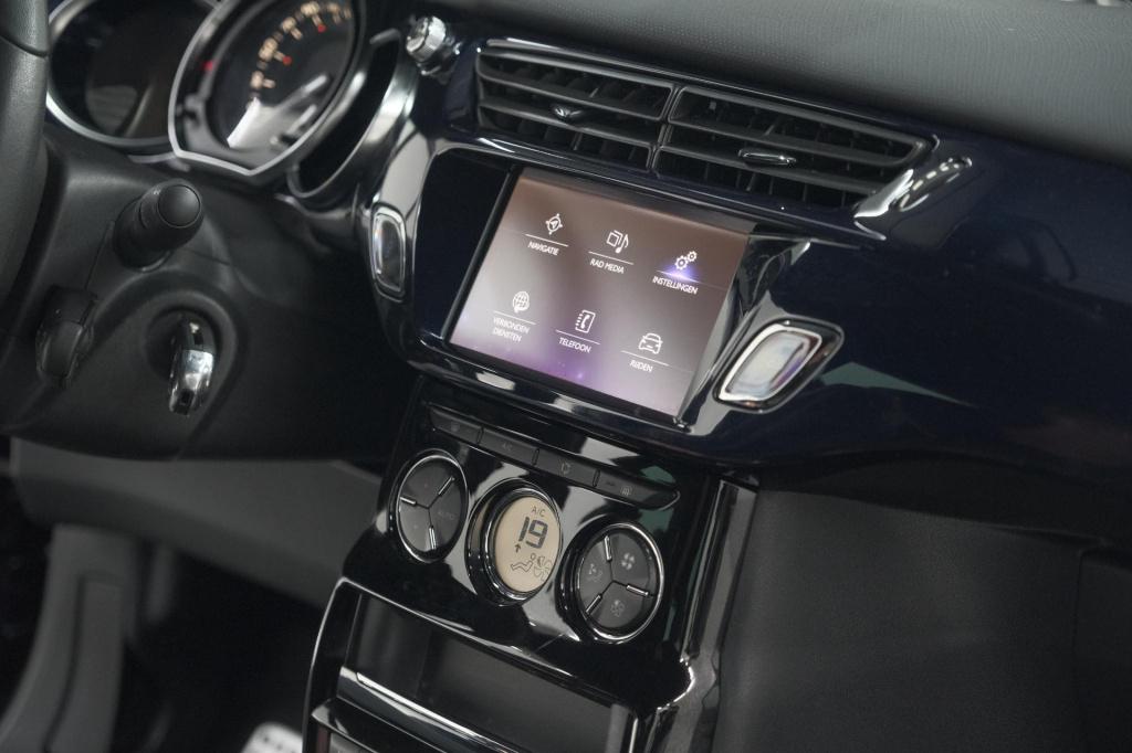 Ds Ds 3 puretech 110 so chic | camera | navigatie | parkeersensoren | clima