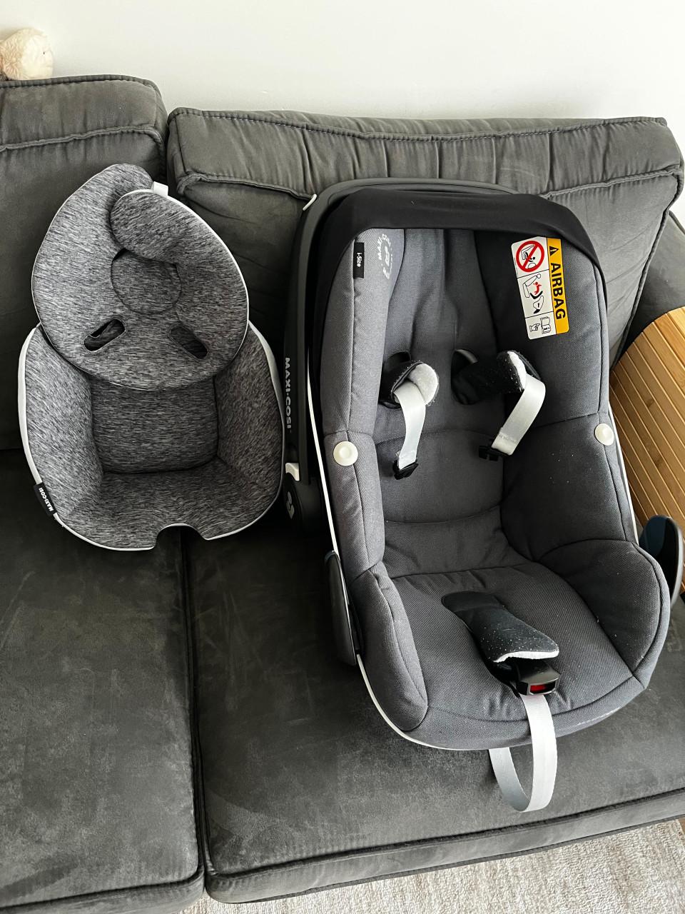 Maxi-Cosi Pebble Pro i-Size Essential Graphite + FamilyFix 3
