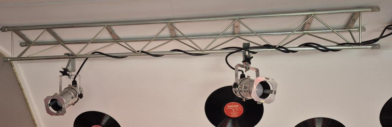 2 Truss delen met 3 lampen