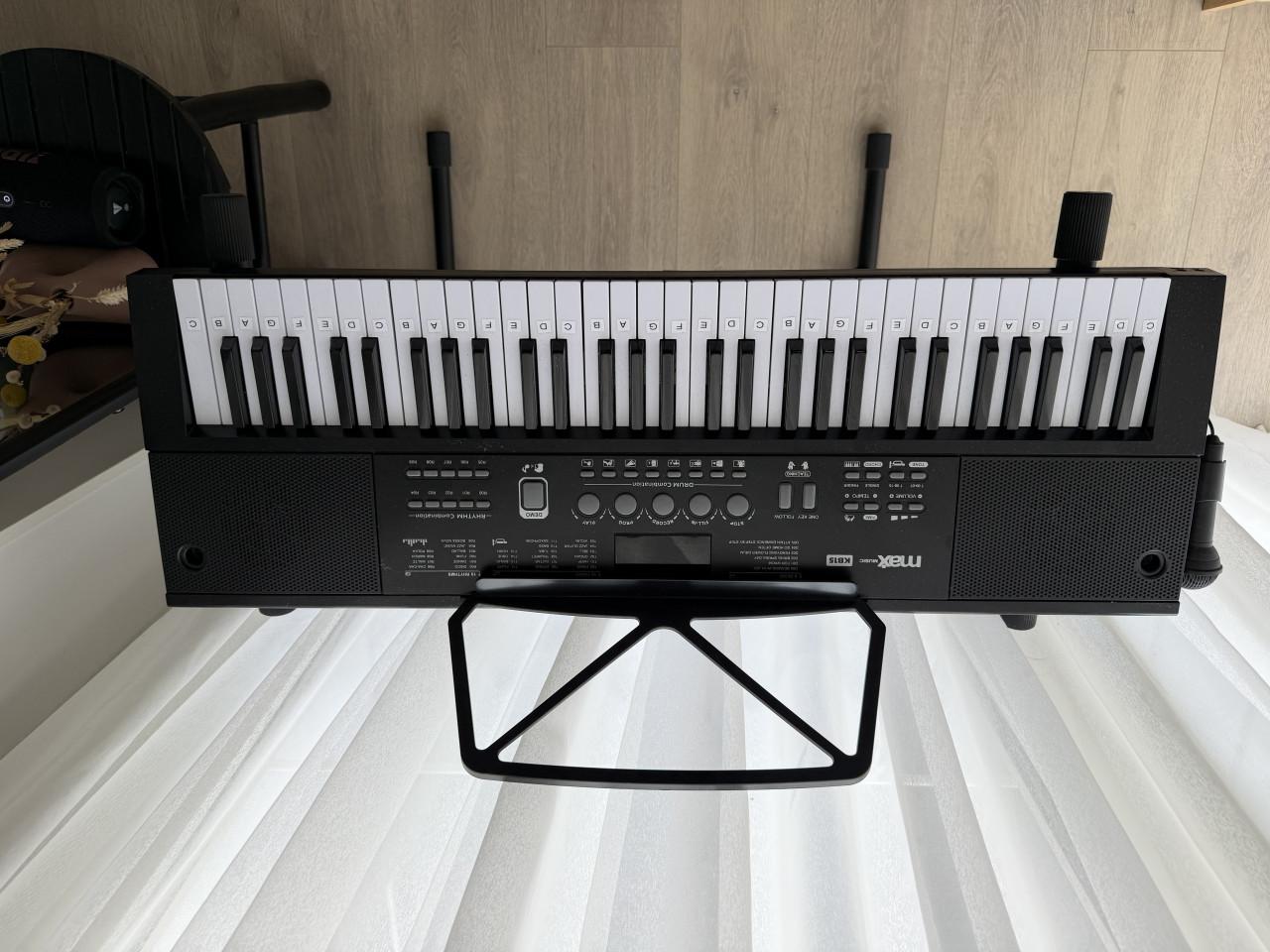 **MAX KB15 keyboard met standaard – zo goed als nieuw**