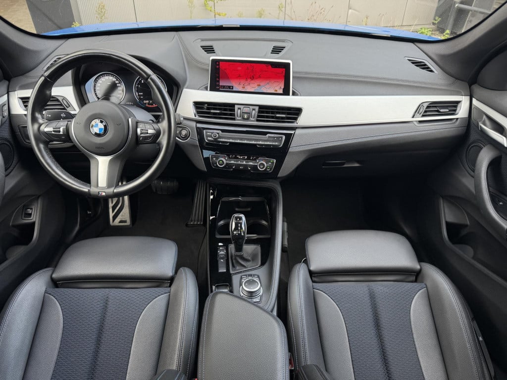BMW X1 sdrive18i high executive m sport | trekhaak afneembaar | sportstoele