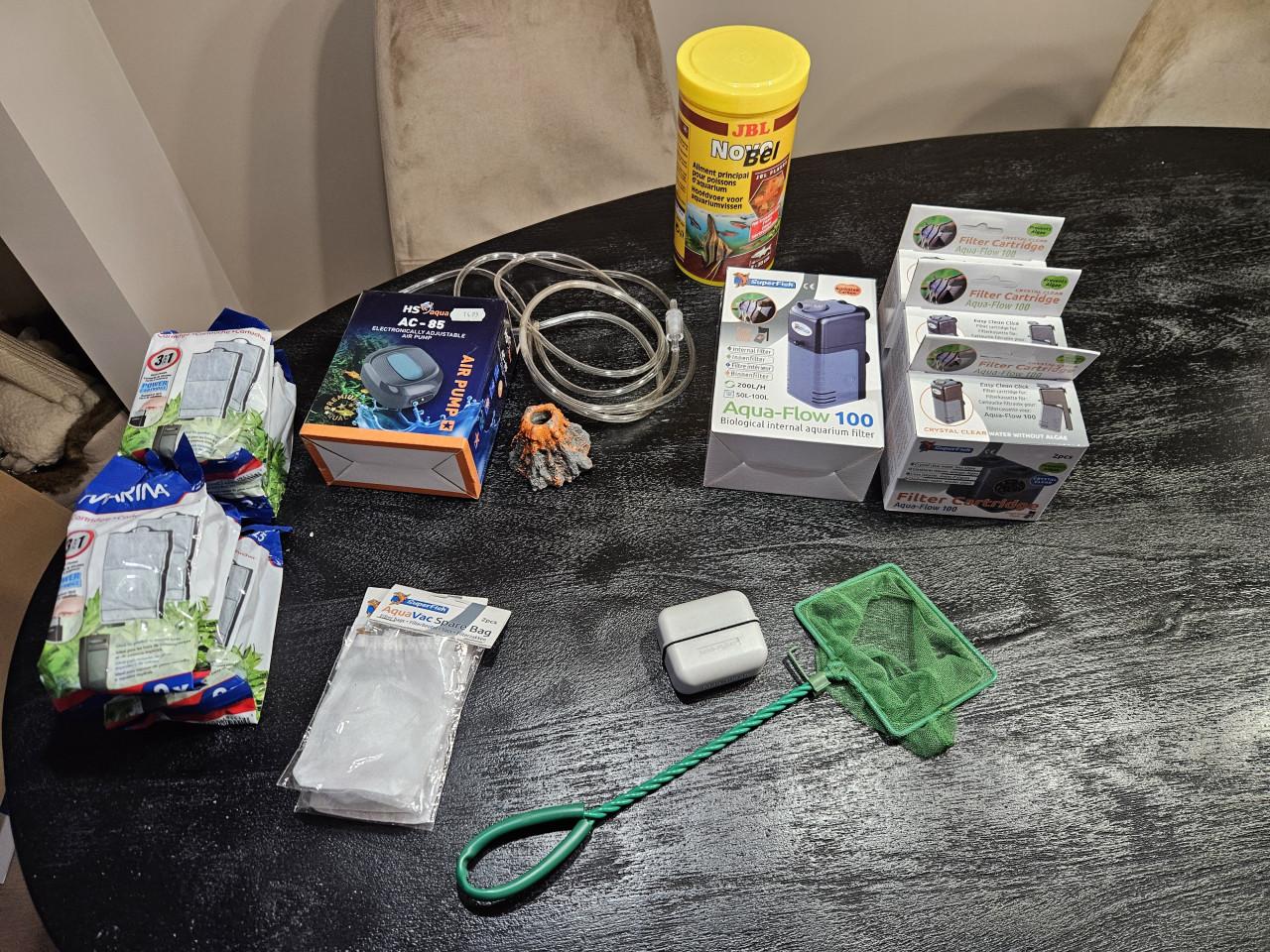 Diverse aquarium accessoires