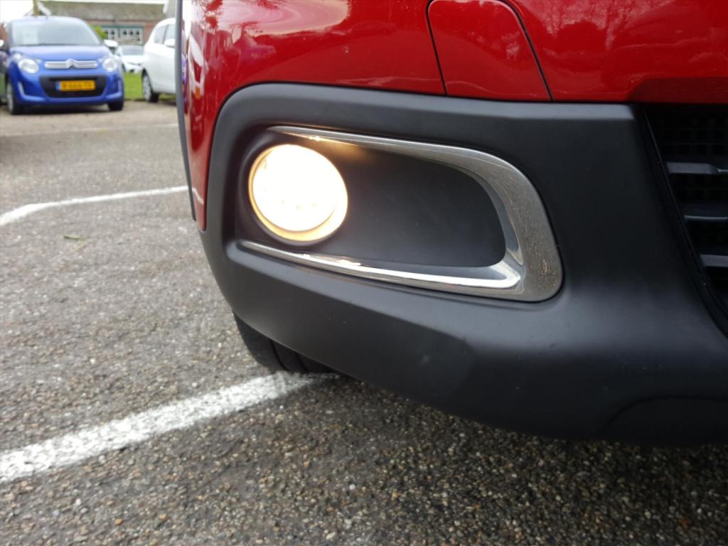 Peugeot 2008 1.2 puretech 110pk signature automaat eat6 navigatie | trekhaa