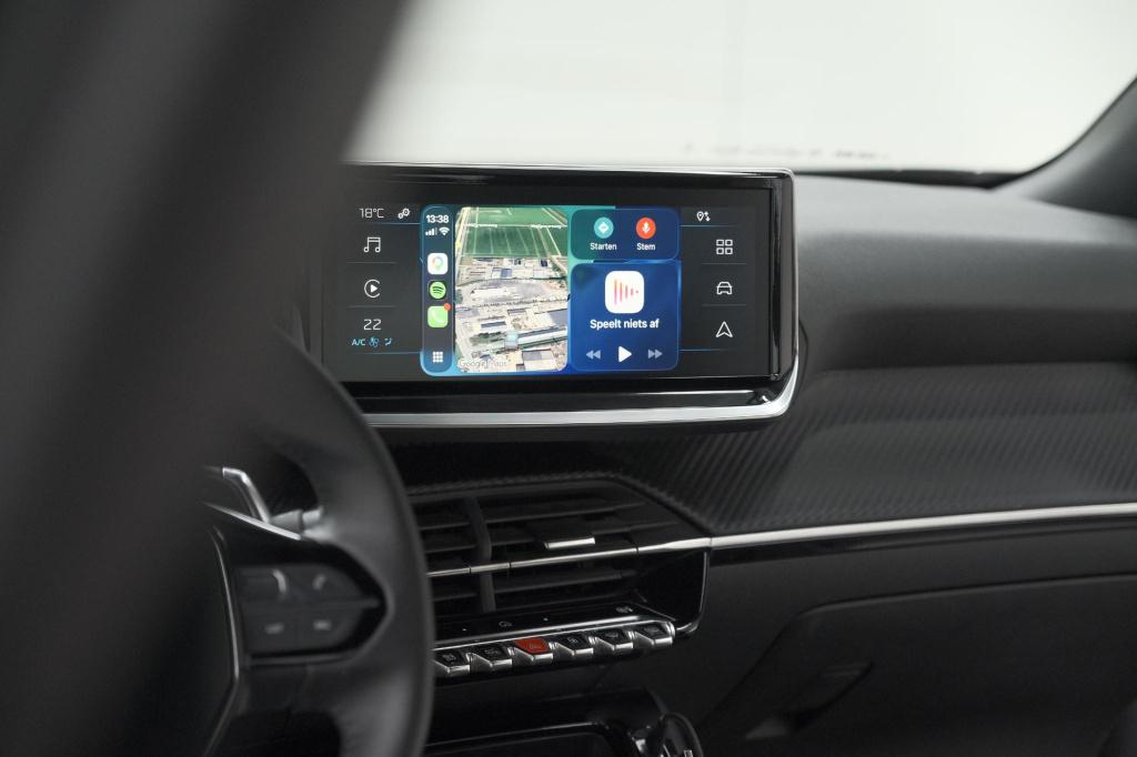 Peugeot 2008 1.2 hybrid 136 style | apple carplay | parkeersensoren | clima