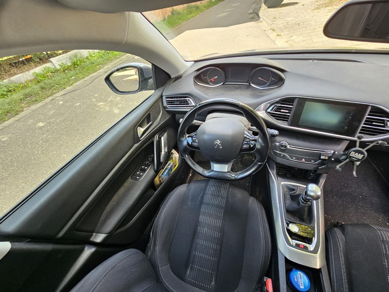 Peugeot 308SW 1.2 E-thp 130pk 2017 Grijs + pano/camera/CD