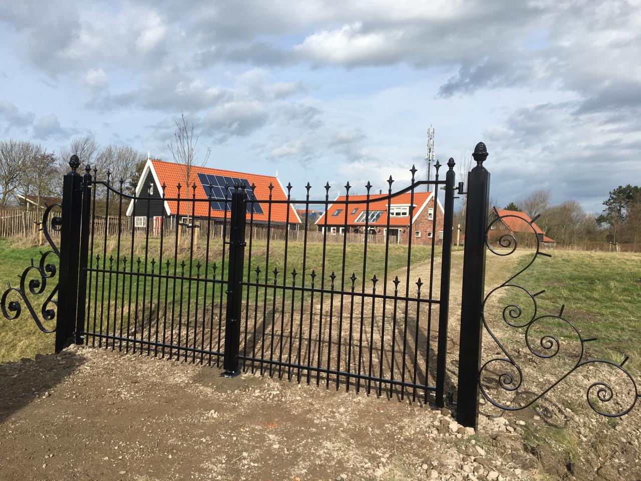 Bij elk type woning past een mooie Inrijpoort.
