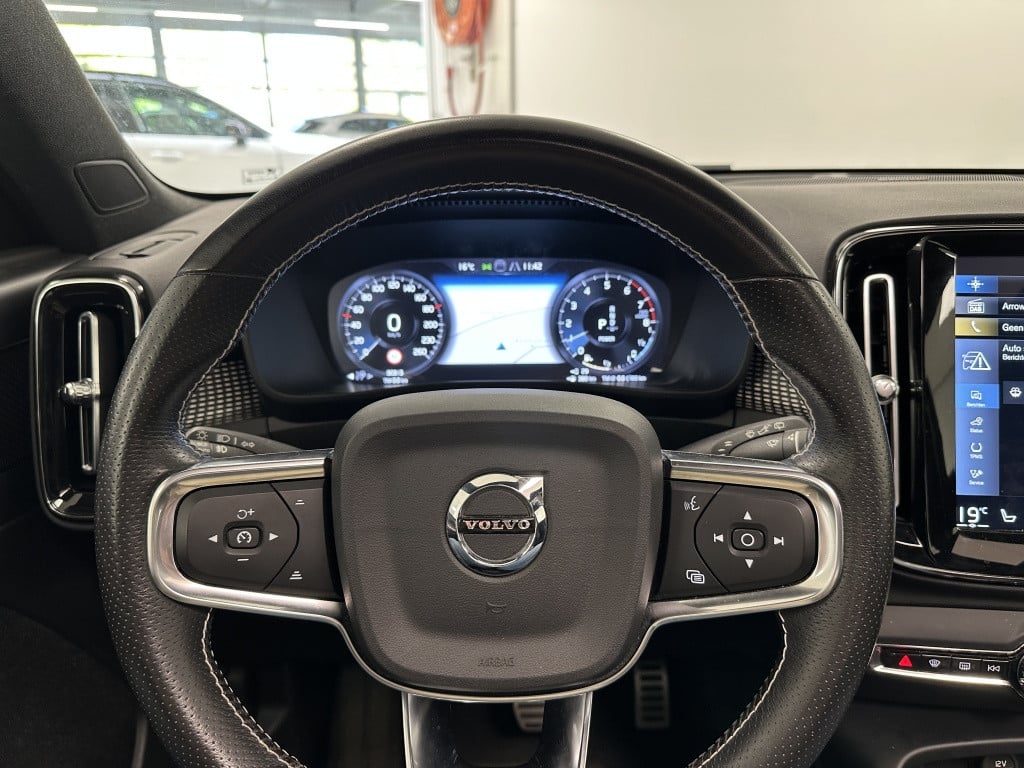 Volvo XC40 1.5 t4 rech r-design | trekhaak | adaptief cc. | 360 camera |