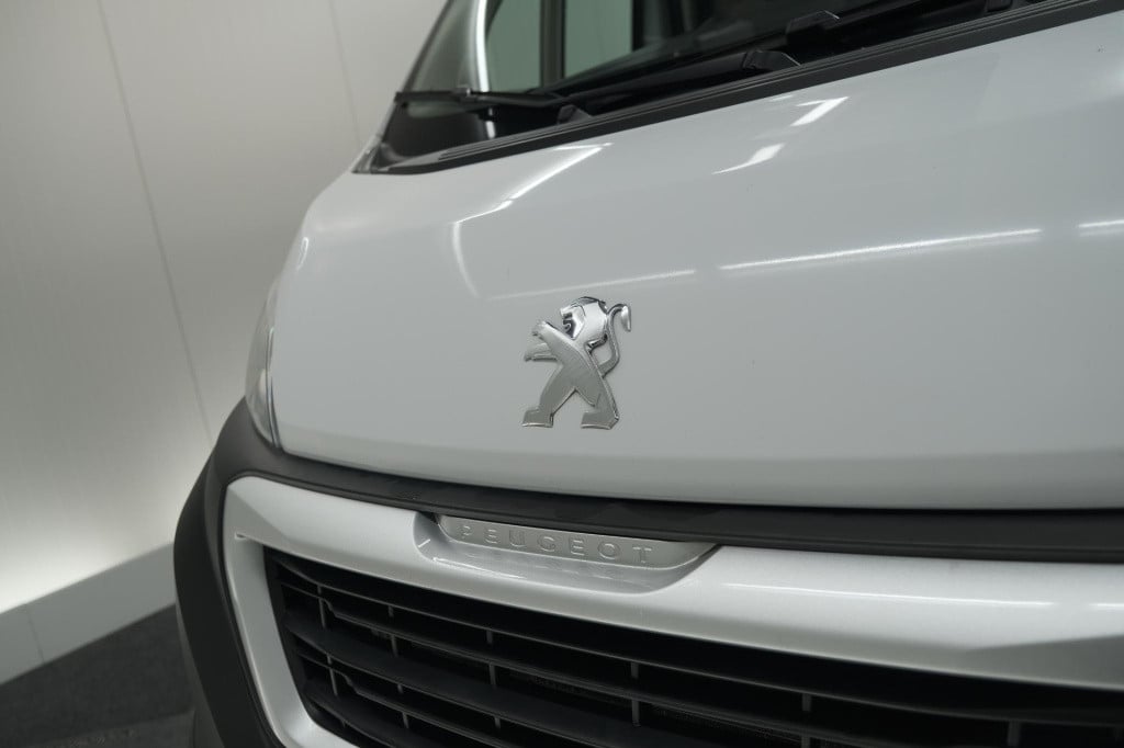Peugeot Boxer 330 2.2 bluehdi 120 l1h1 premium | trekhaak | camera | betimm