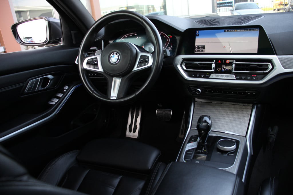 BMW 3-serie touring 330i high executive edition | m-sport | pano. | leder |