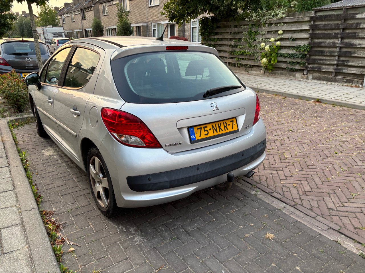 Peugeot 207 - 1.6 VTI 16V 5 deurs - 2010 - parkeersensor en trekhaak