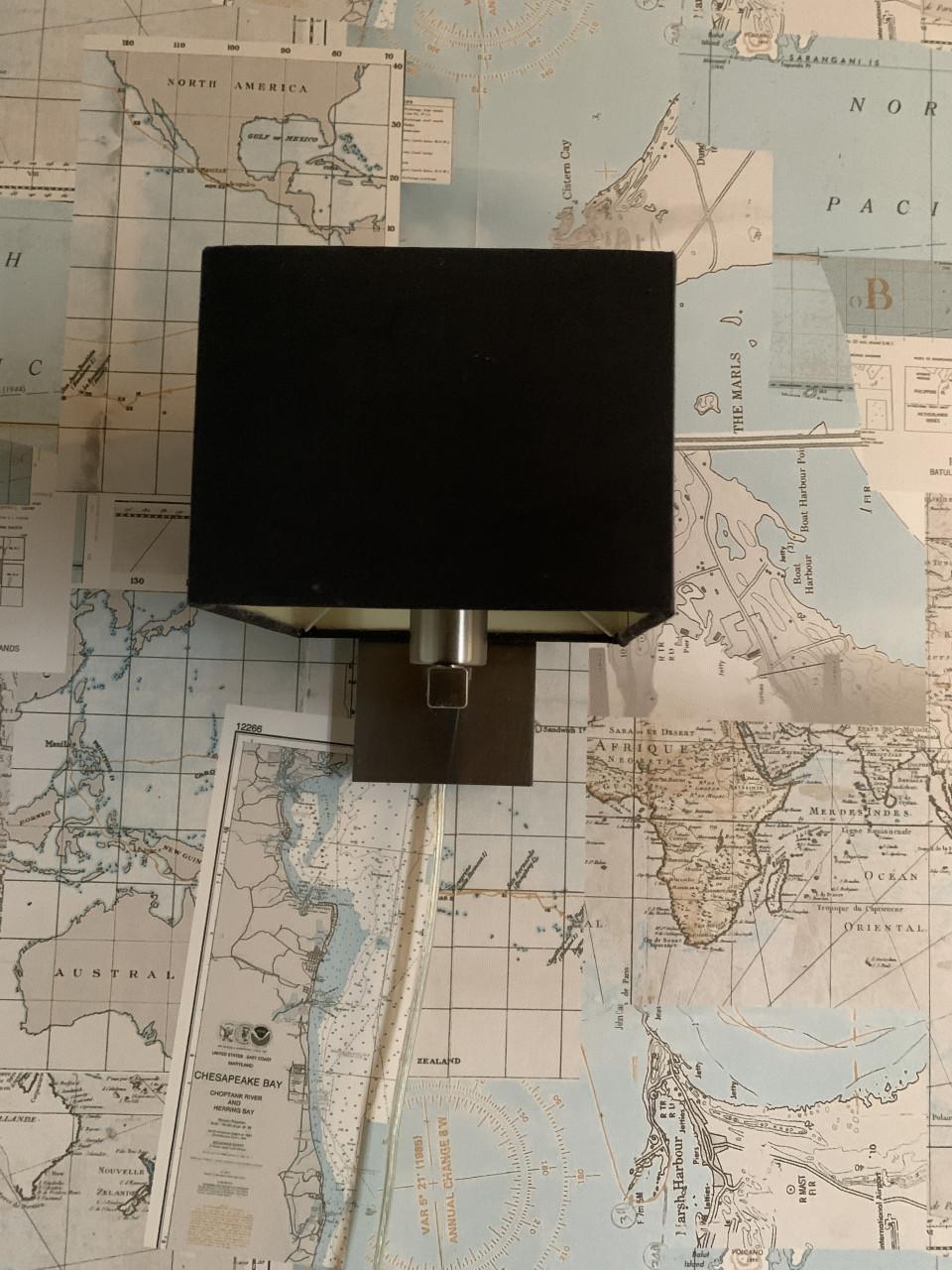 Wandlamp RVS met dichte zwarte kap