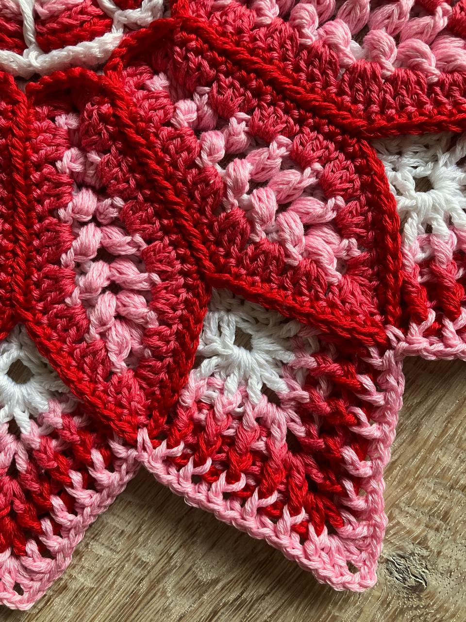 Twee mooie aparte gehaakte kleedjes