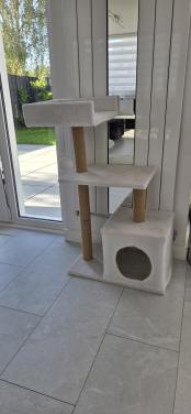 Mooie en compacte krabpaal / kattenboom – Wit pluche (Zgan)
