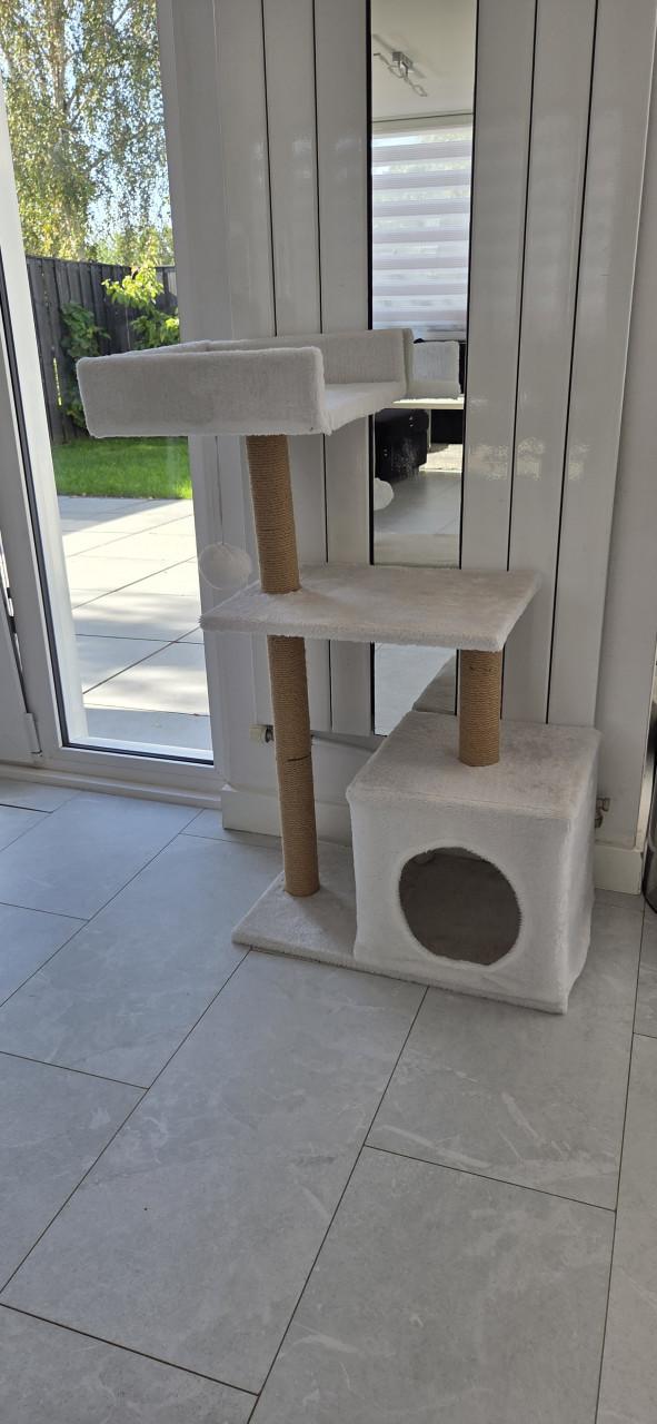 Mooie en compacte krabpaal / kattenboom – Wit pluche (Zgan)