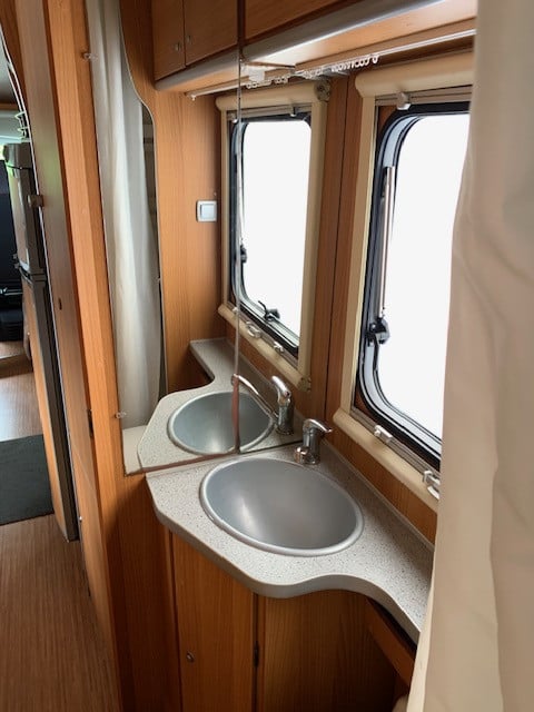 Hele mooie en frisse half integraal Fiat Ducato-McLouis P700 camper