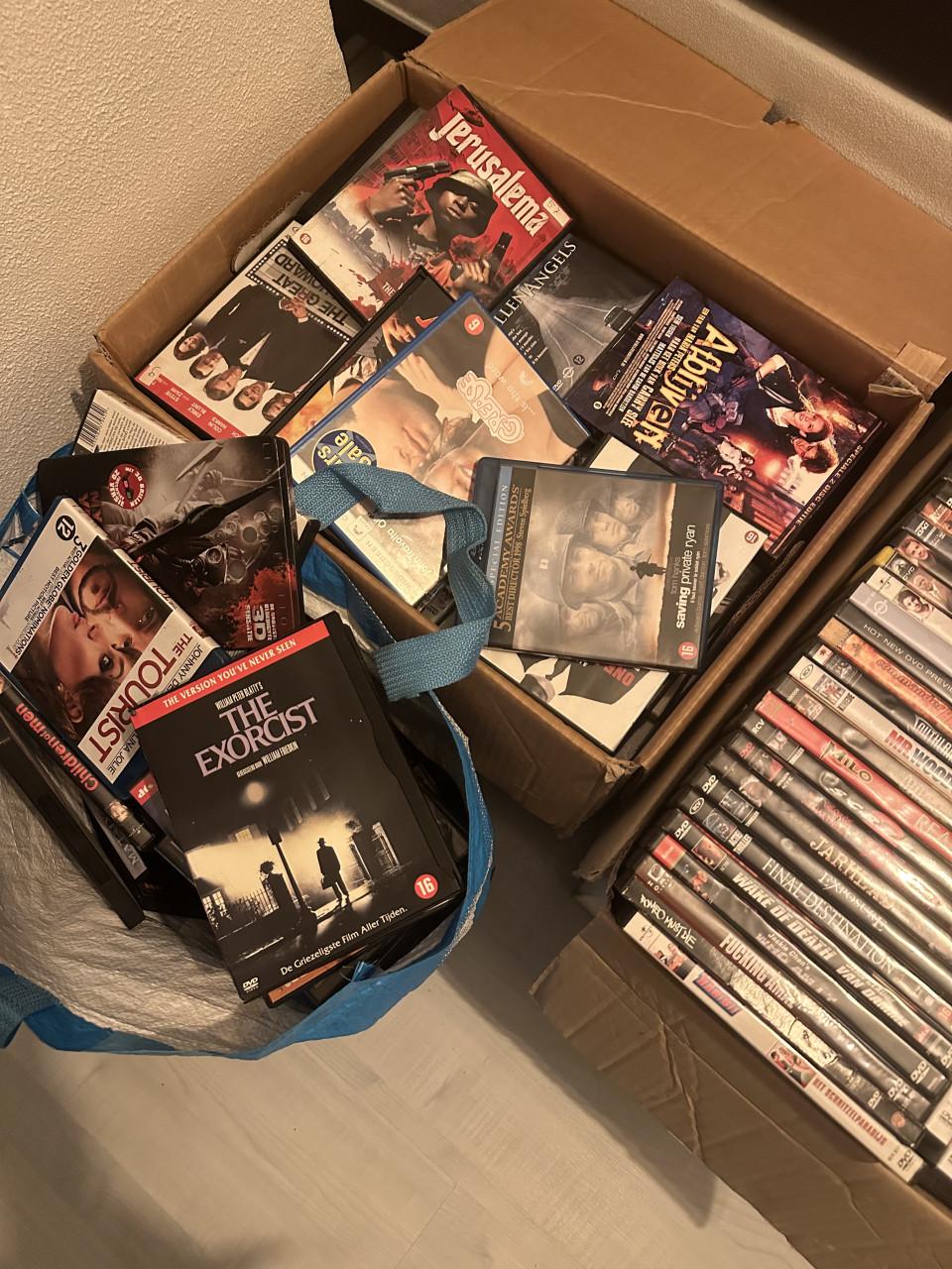 +- 250 dvds