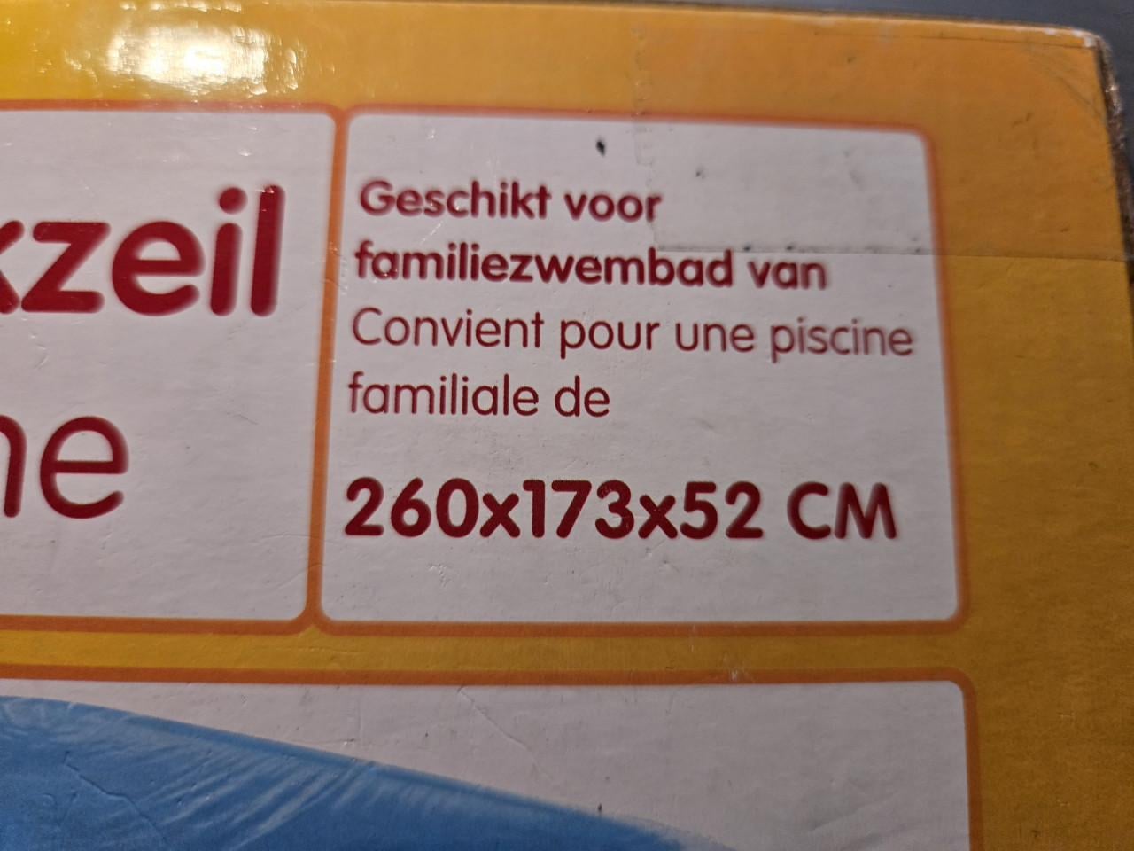 Blauw zwembadafdekzeil dat geschikt is voor een zwembad van 260x173x52 cm