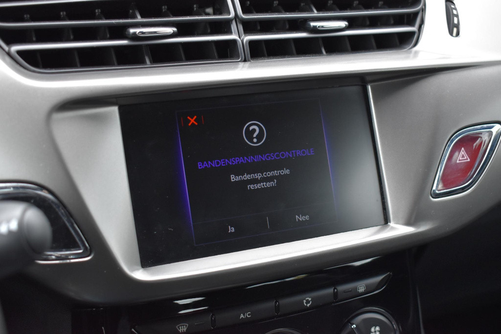 Ds Ds 3 1.2 puretech so chic | cruise control | climate control | navigatie