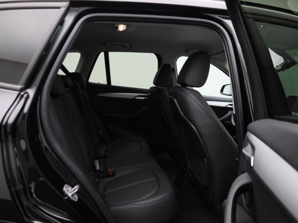 BMW X1 sdrive18i high executive | apple carplay / android auto | stoel- stu