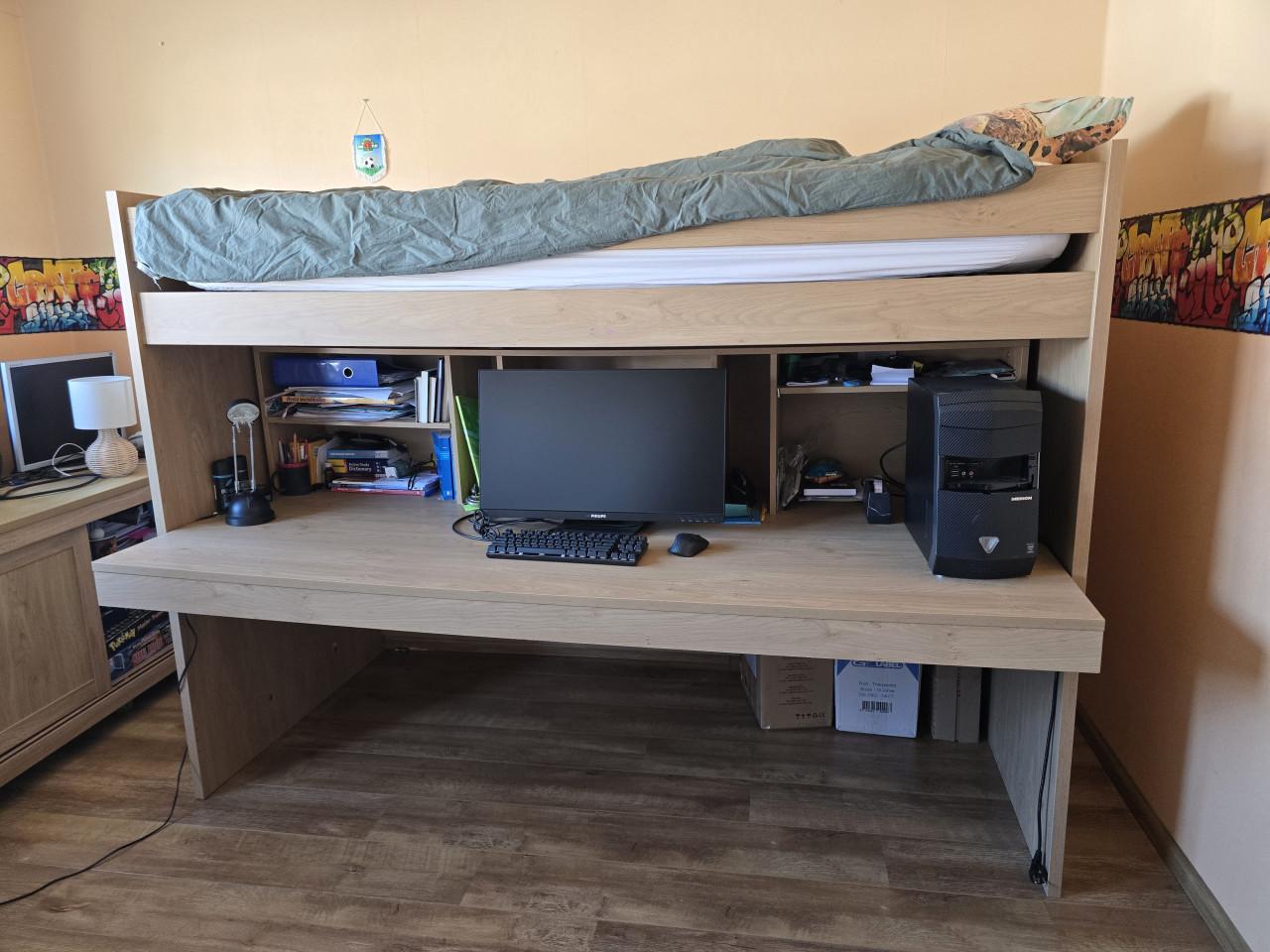 Hoogslaper met ruim bureau