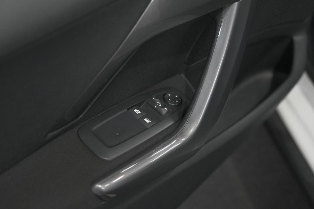 Peugeot 2008 puretech 110 blue lion | trekhaak | apple carplay | navigatie 